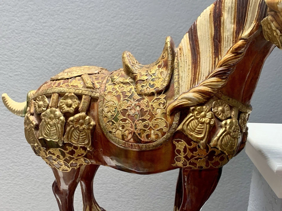 Старая китайская керамическая фарфоровая статуэтка лошади династии Тан Сан Цай - Изображение 3 из 4