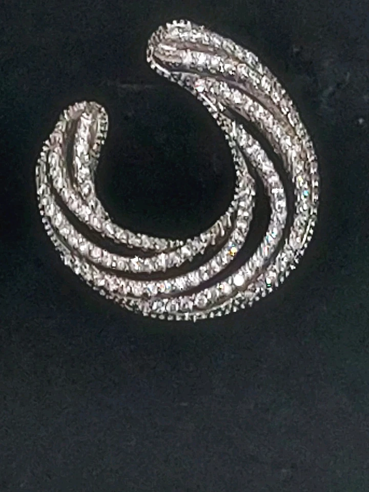 Orecchini a lobo per foro magnolia. - Immagine 3 di 4