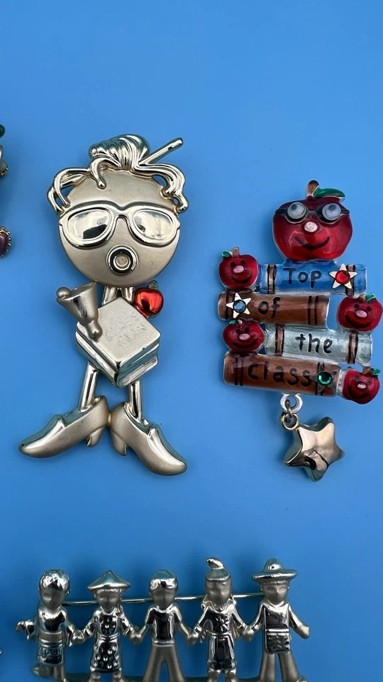 Lote de 6 broches vintage para maestros - AJC, JJ, - conjunto de joyas de regreso a la escuela Foto 2 de 4