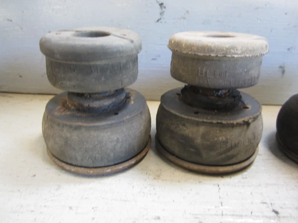 Крепление кузова с металлической кабиной и резиновая втулка для Ford F250 F350 1999 - 2007 годов выпуска. OEM - Изображение 3 из 4