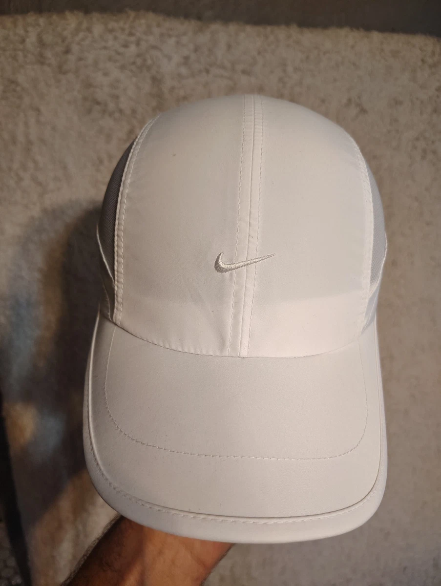 Nike Featherlight Hat In Women display picture 2