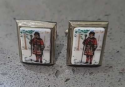 Vintage Dante Gold Tone Ceramic  Beefeater Cufflinks England Guards Mens Jewelry