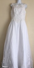 White embroidered Sleeveless Aspeed Wedding Dress- Size 10  12