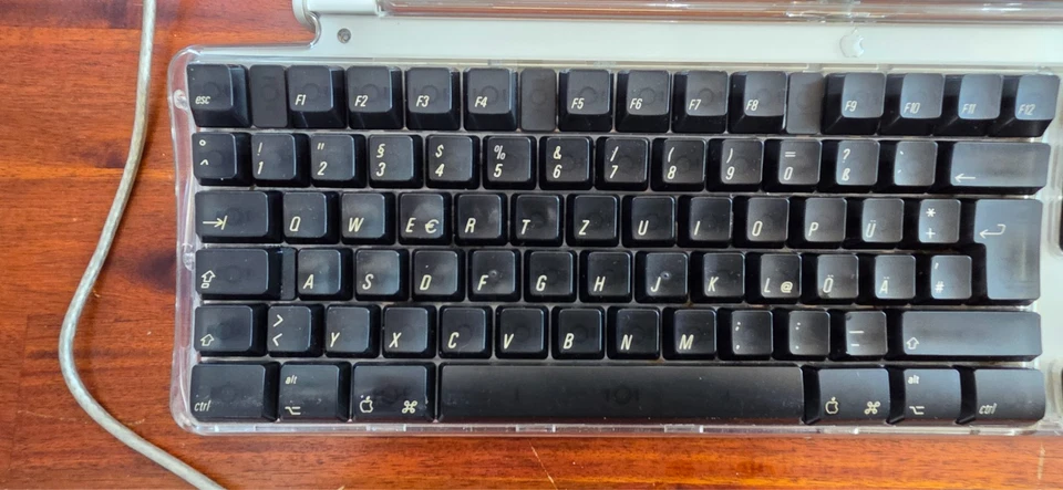 Apple Pro Keyboard mit 2 USB Schnittstellen Retro deutsches Layout - Bild 2 von 4