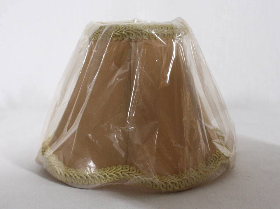 JUEGO DE 4 PANTALLAS DE LÁMPARA DE TELA TEJIDA DORADA CON ADORNOS DECORATIVOS 4 3/4" DE ALTO NUEVAS Foto 3 de 4