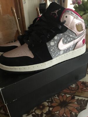 Girls Air Jordan 1 Mid Prem GS Size 7y Worn Inside Only
