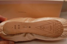 NIB Bloch Sonata Pointe Shoes 111.00 S0130L Color - pink satin 2 B Not Retur