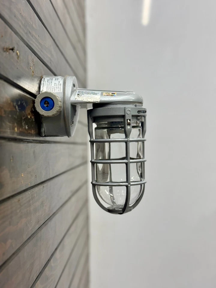 Vintage Lithonia Wall Light – Aluminum Exterior Fixture Retro China Made - Image 2 of 4