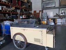 Carretto dei gelati ISA con decorazioni stile vintage