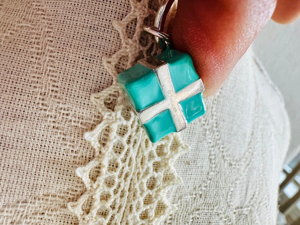 Tiffany & Co. RETIRADO Esmalte Azul Regalo Caja Dije Plata Foto 3 de 4