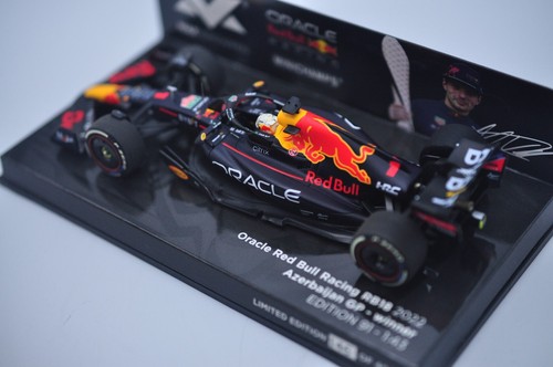 Minichamps 1:43 Oracle Red Bull Racing RB18 Azerbaijan GP 2022 Max Verstappen EX - Picture 5 of 9