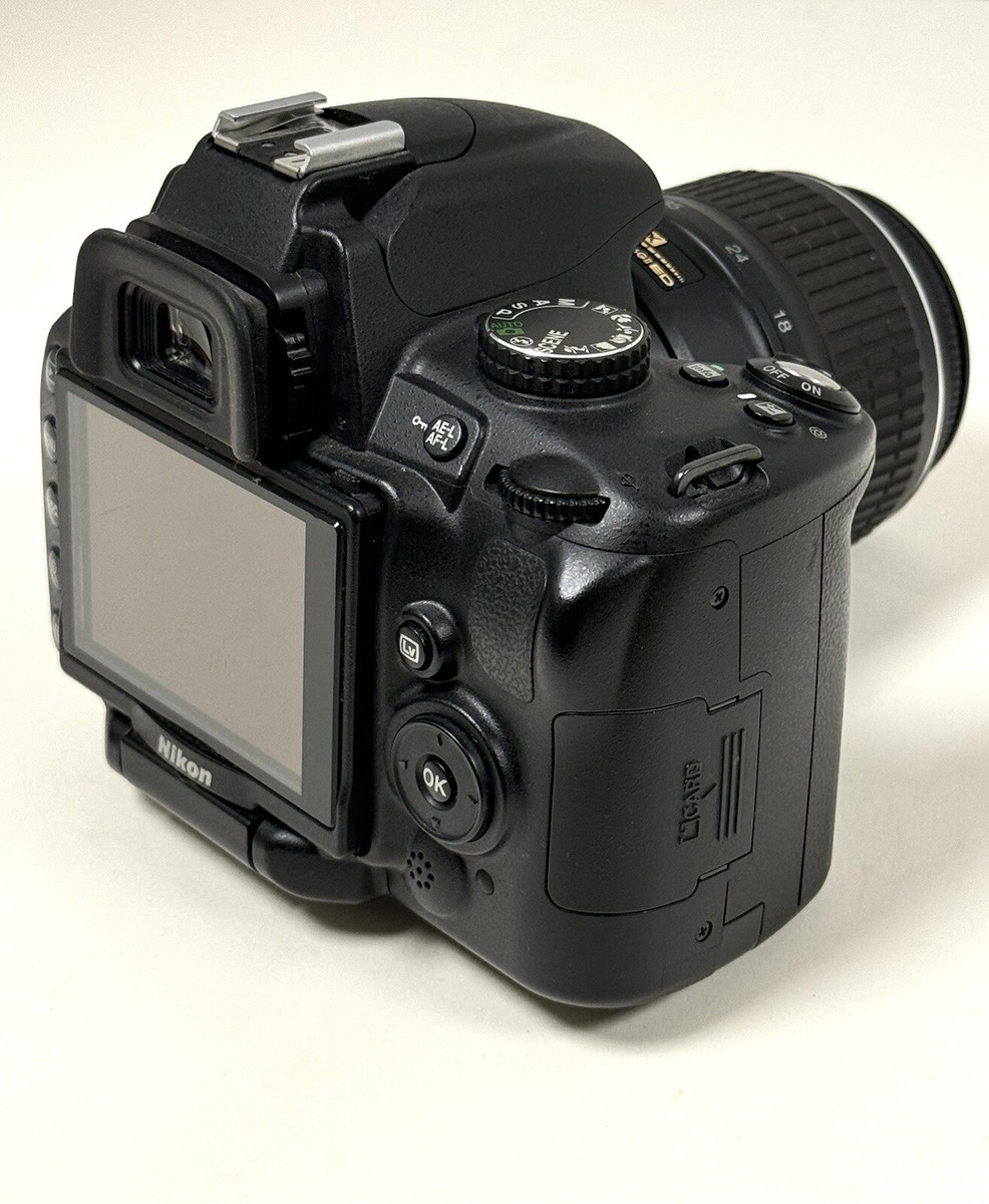 Nikon D5000 DSLR With AF-S Nikkor 18-55mm Lens,2 Batteries Nikon D5000 DSLR With AF-S Nikkor 18-55mm Lens,2 Batteries