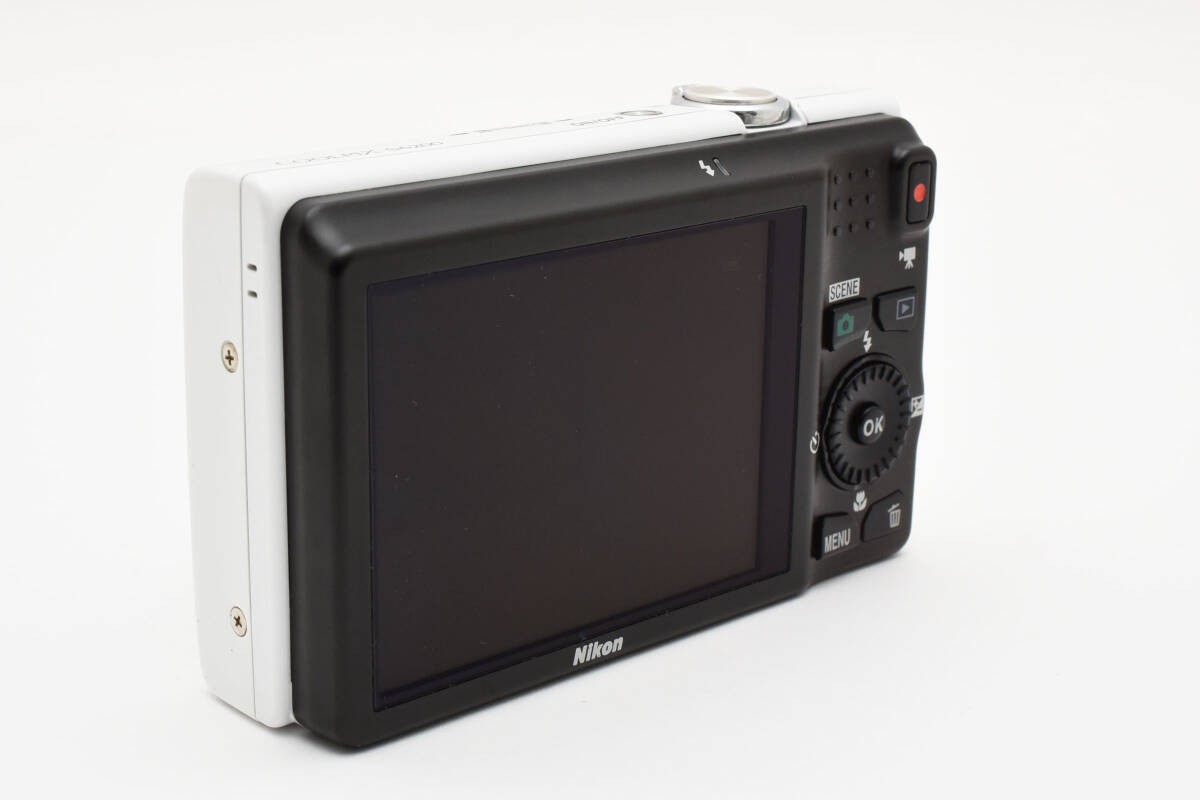Nikon Coolpix S6200 White Digicam 16MP LCD Flip Screen Used