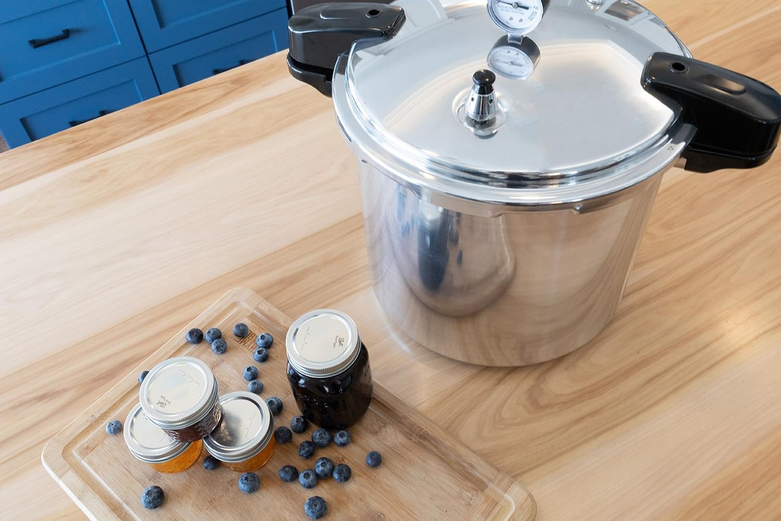 NESCO 16.9 QT MANUAL PRESSURE CANNER, PRESSURE COOKER WITH P