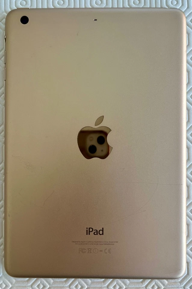 iPad Mini 3 3rd Gen 64GB Gold Wifi | GOOD CONDITION - Image 2 of 4