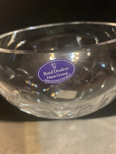 Royal Doulton England Large Crystal Bowl 6.5 x 5 Leaf Pattern With Sticker - Picture 1 of 7