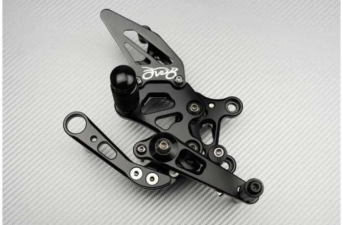Commandes reculées réglables Aprilia RSV4 pour optimiser l'angle d'inclinaison