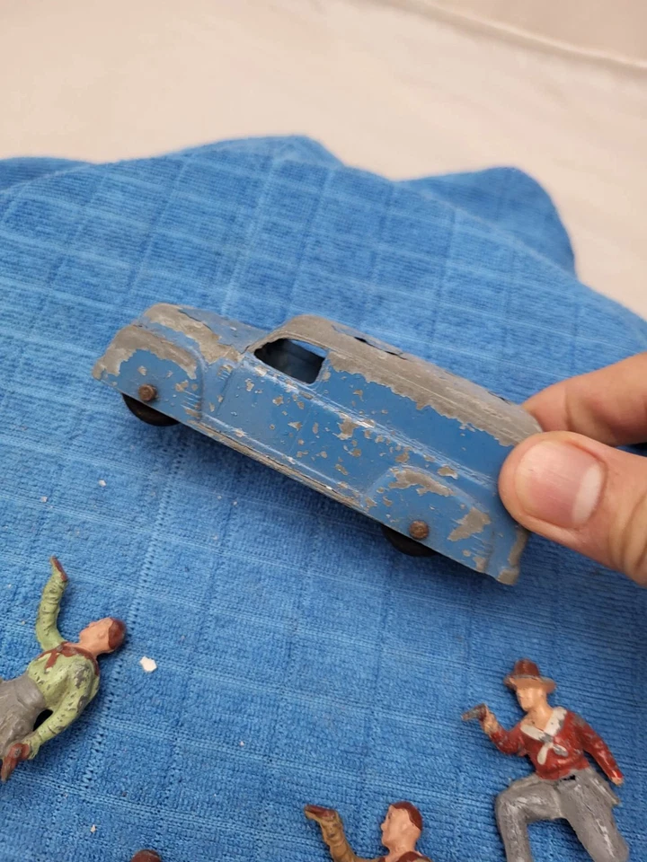 5 figuras de guerra de soldados de juguete de plomo/metal de colección y 1 coche jeep Foto 3 de 4