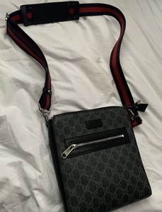 gucci men's small messenger bag