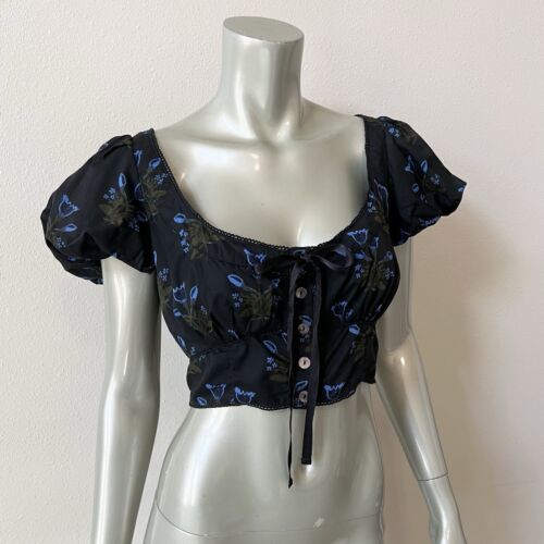 Top corto Free People Easy To Love para mujer pequeño botón delantero floral con cordones negros - Imagen 5 de 10
