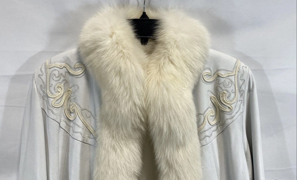 Abrigo vintage para mujer Givenchy marfil bordado cuello piel talla pequeña Foto 2 de 4