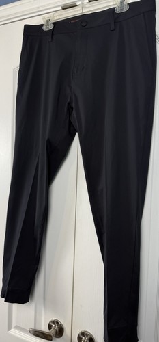 Rhone Herrenhose 35 x 30 schwarz Pendlerhose Stretch Reißverschluss Knöchelleistung gebraucht, in einwandfreiem Zustand - Bild 3 von 12