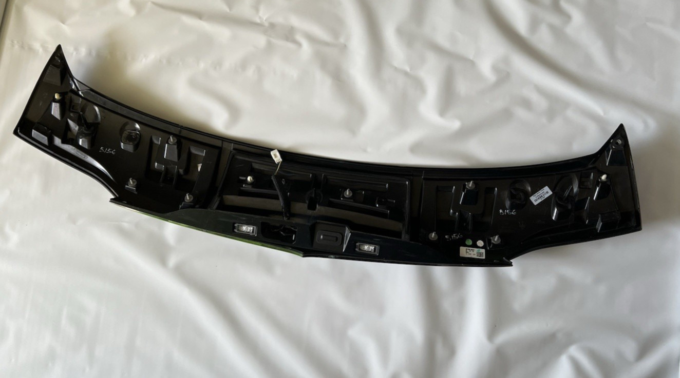MASERATI LEVANTE TAILGATE SPOILER WING TRIM 2016 2017 2018 2019 670042733 OEM