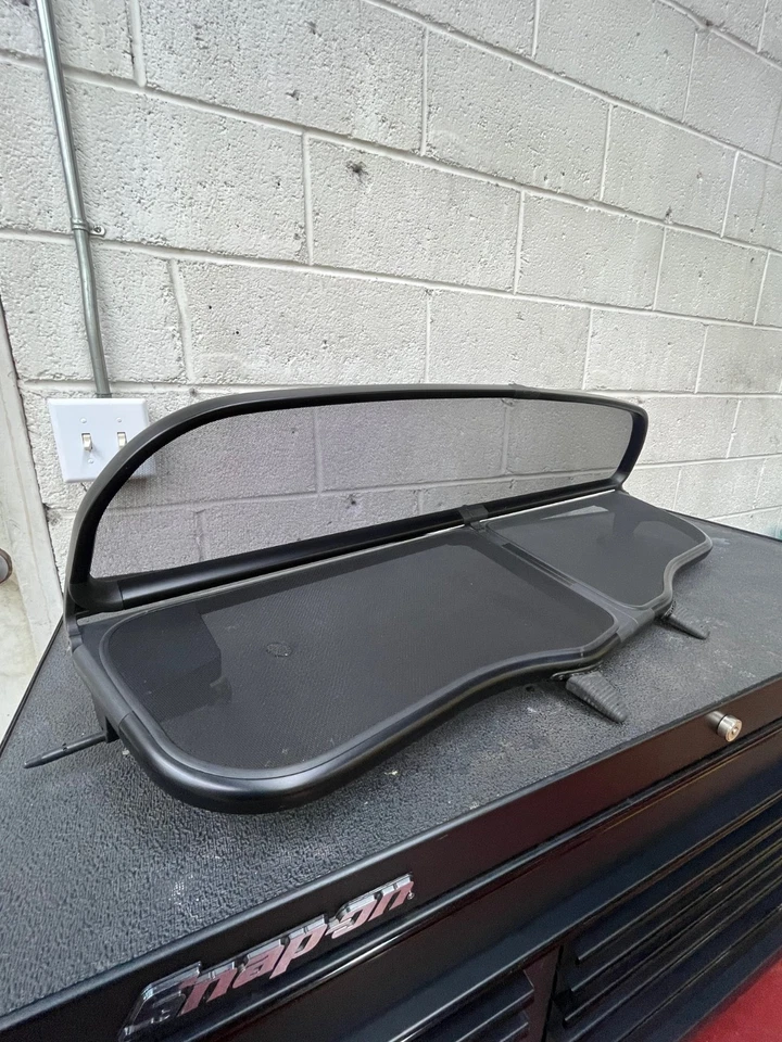 Deflector de viento Aston Martin DB9 2004-2016 OEM Foto 3 de 4