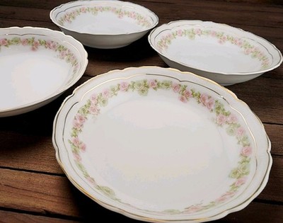 Set Of Four The Munich Vienna Austria Floral Pattern Berry Sauce Dessert Bowls