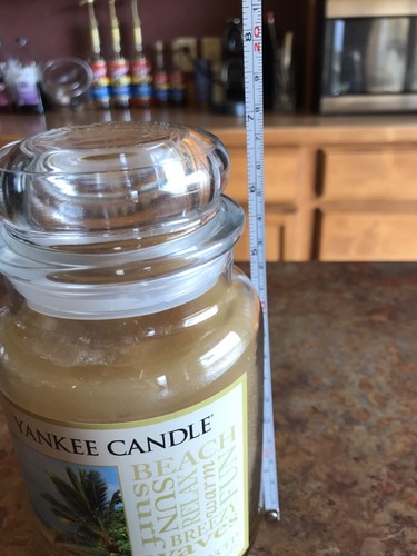 New Yankee Candle Sand and Surf 22 oz Frangranced Candle Jar 110-150 Hours Beach - Picture 2 of 6