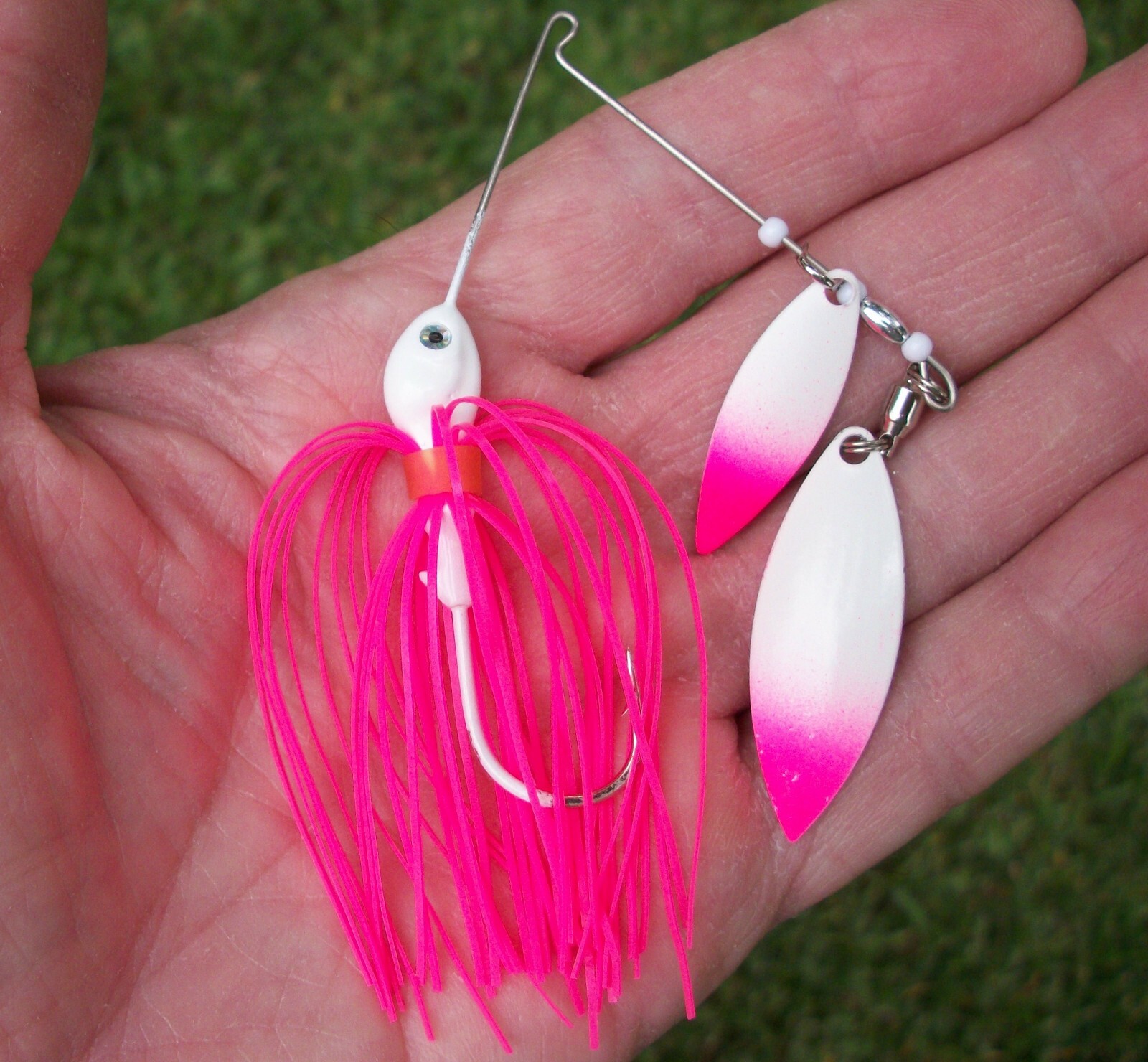 ELITE SPINNERBAIT 1/8oz COLOR HOT PINK with WHITE HOT PINK TIPPED