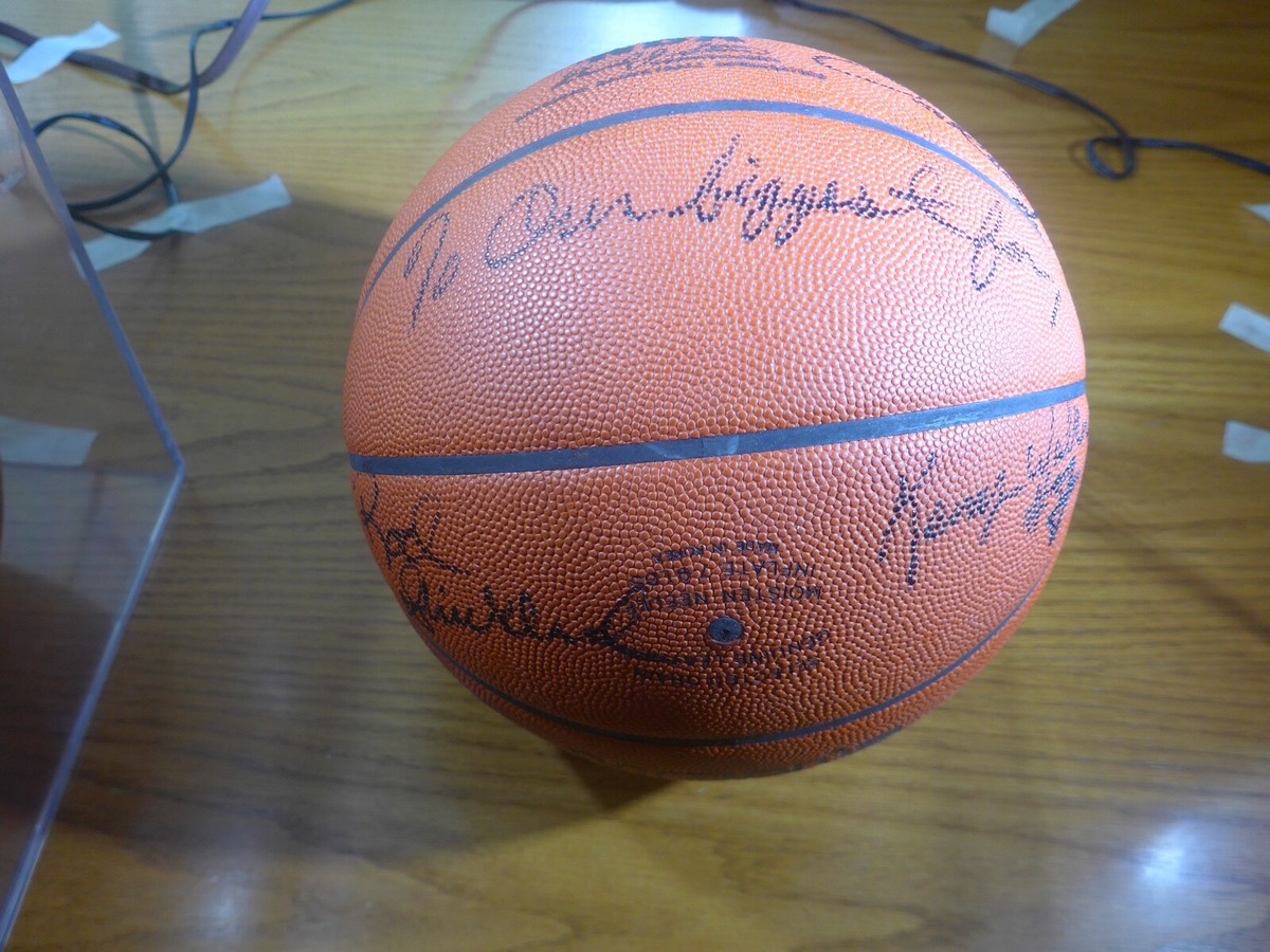1989-90 NEW YORK KNICKS signed Spalding Official Game NBA