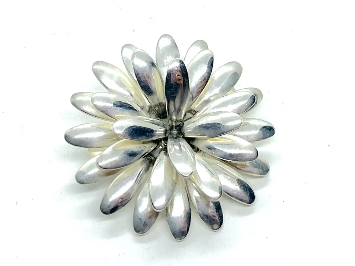 Chrysanthemum brooch deals