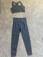 Women  s Workout 2 PIECE Set In GRAY. HIGHWAISTED SEAMLESS LEGGINGS AND A BRA M