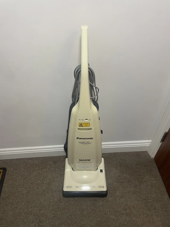 Panasonic MC-UG302 1600W Super Lightweight Upright Vacuum Cleaner - Image 2 of 4