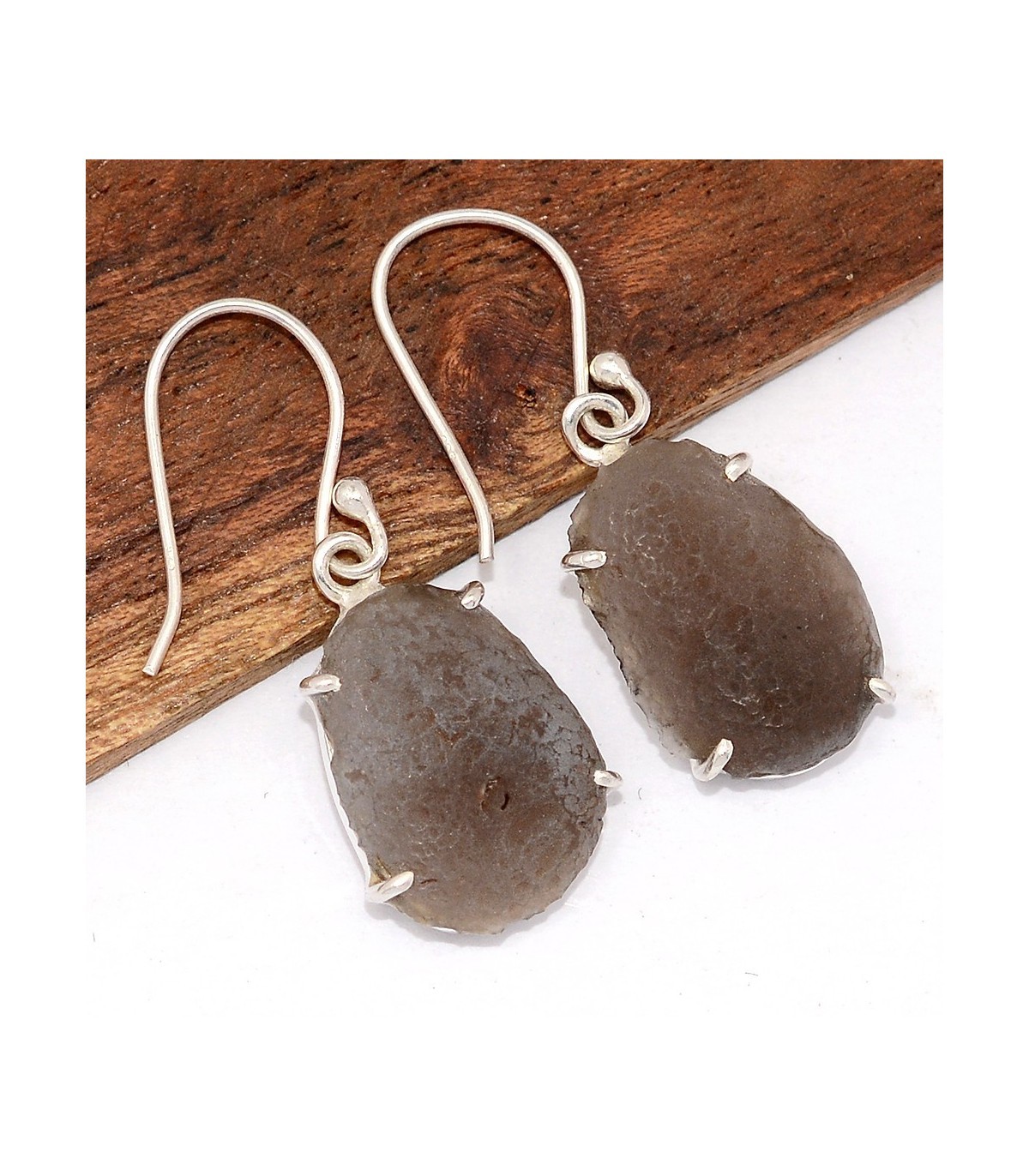 Boucles d'oreilles Saffordite authentique serti griffes TW80 en pierre naturelle grise