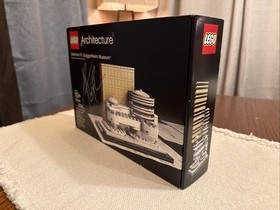 LEGO ARCHITECTURE: Solomon Guggenheim Museum (21004) - Signed By Designer