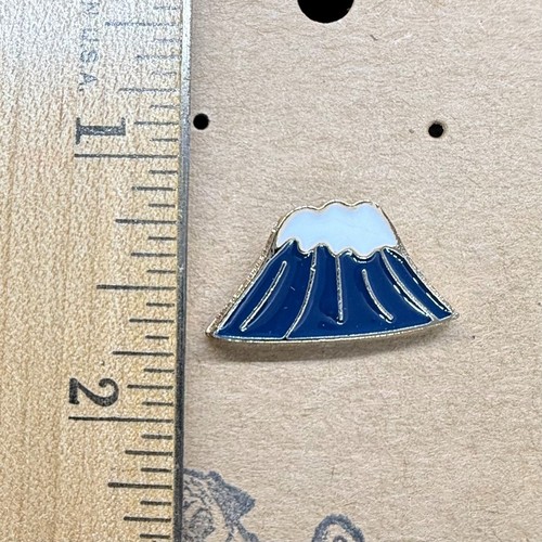 Enamel Pin | Volcano - Picture 2 of 2