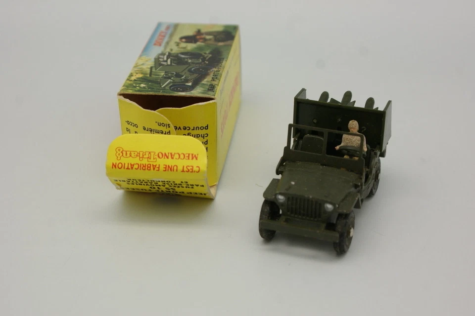 Dinky Toys F Militaire 1/43 - Jeep Willys Porte fusées SS10 828 + Boite - Photo 2/4