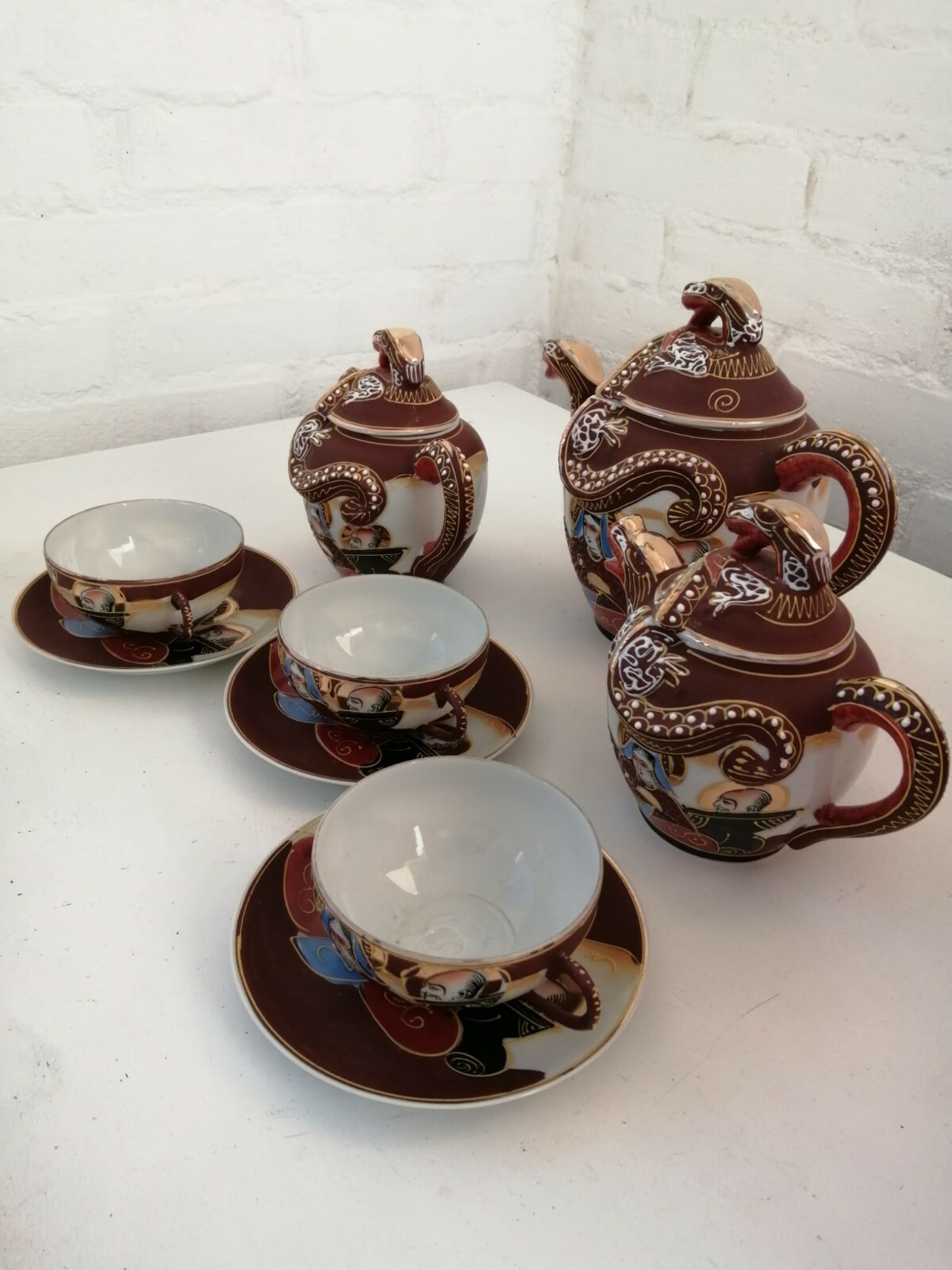 Juego de té-café de la marca Satsuma Japan. Porcelana antigua pintada a mano.