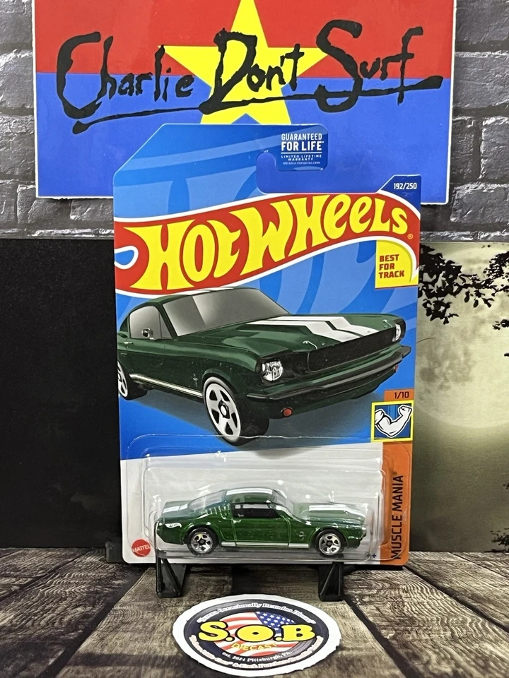 Ford Mustang 1965 tarjeta azul Hot Wheels 2+2 Fastback verde diecast sellado casi nuevo estado Foto 2 de 3