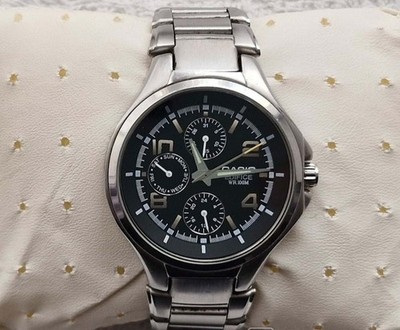 Neue Casio Edifice Uhr mit Unterlagen.