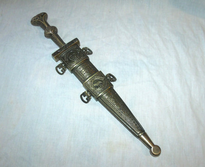 Ornate Chinese Dagger with Decorative Sheath 10  Inch Blade