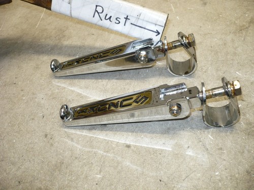 SUZUKI 2005 05 C50 BOULEVARD VL800 FRONT DRIVER FOOTREST FOOT PEGS REST FOOTPEG - Picture 3 of 24