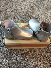 Livie and Luca Wink Booties 6T New