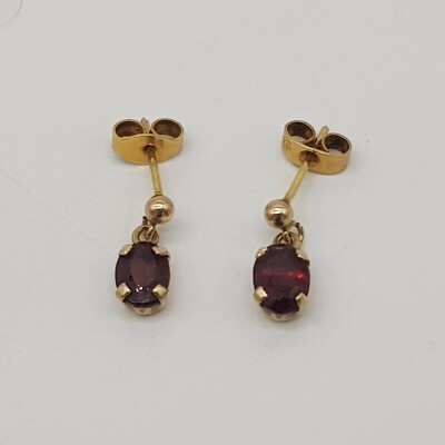 Ein atemberaubendes Paar Vintage Ohrstecker 9 kt Gold und Granat.