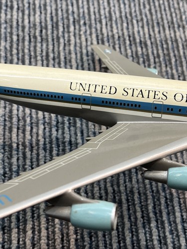 1/200 Boeing VC-25 Air Force One Plane Toys & Models Corporation - Picture 13 of 24