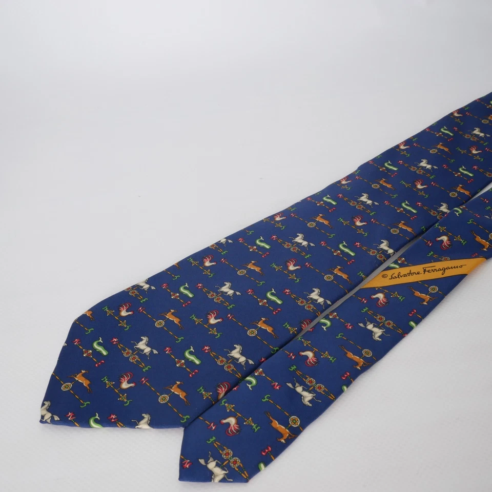Corbata de seda SALVATORE FERRAGAMO para hombre azul estampado animal caballo pájaros antílope ITALIA Foto 4 de 4
