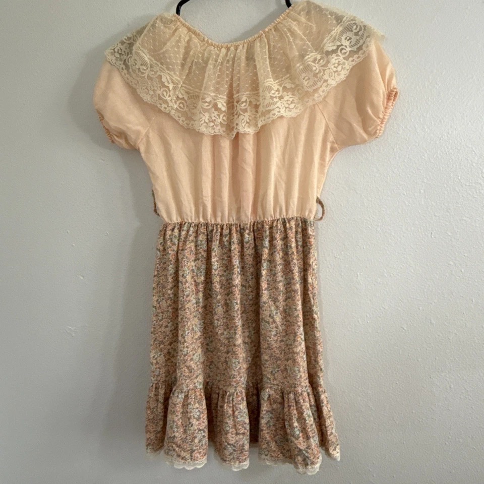 Vestido Niñas Pequeñas 8 Melocotón Floral Encaje Niveles Cottagecore Pradera Foto 4 de 4