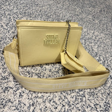 Borsa a tracolla piccola gialla Steve Madden con tracolla logo, marsupio catena staccabile